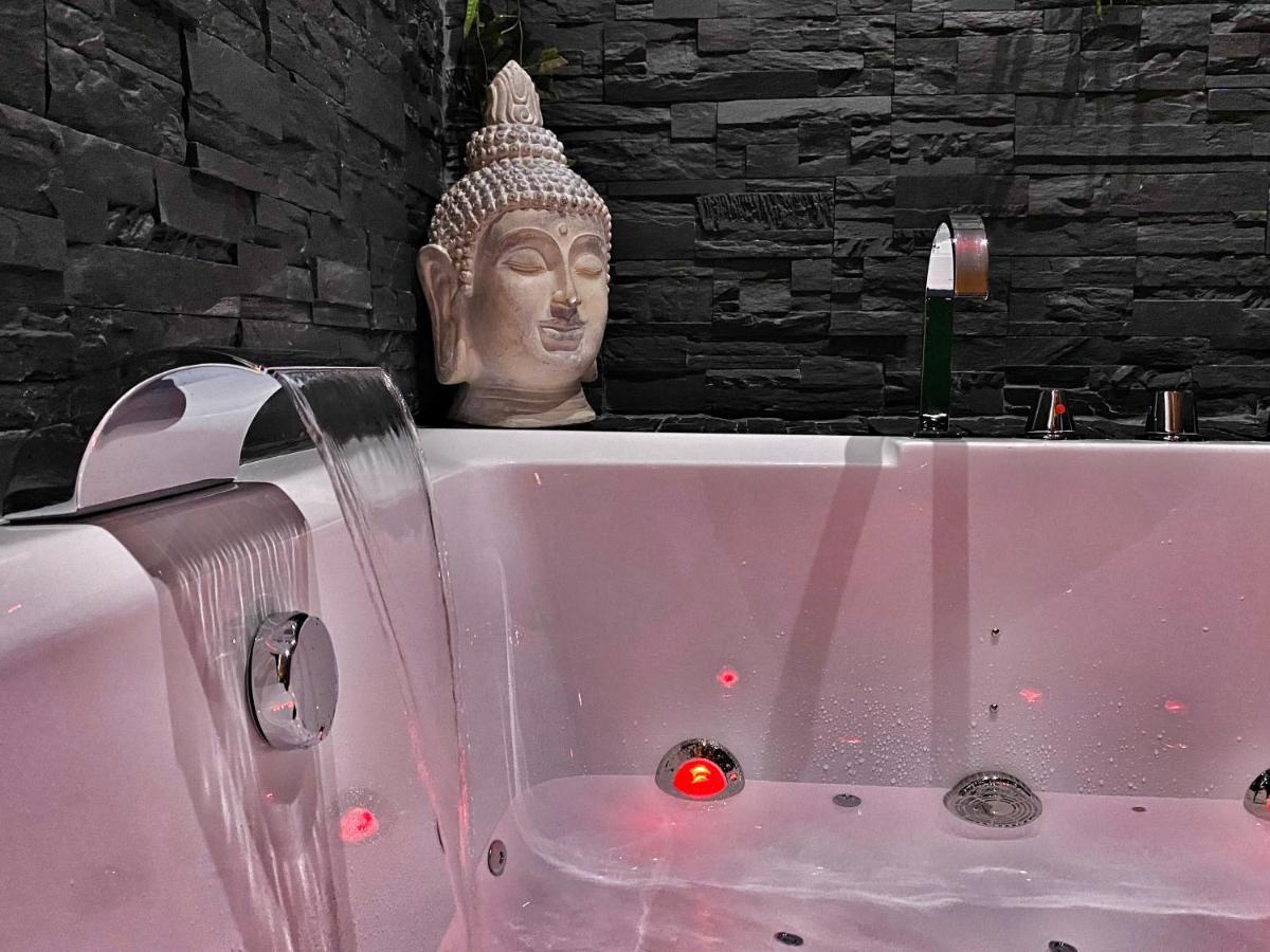 Suite Jacuzzi Privatif Plage Des Catalans Marseille Eksteriør bilde