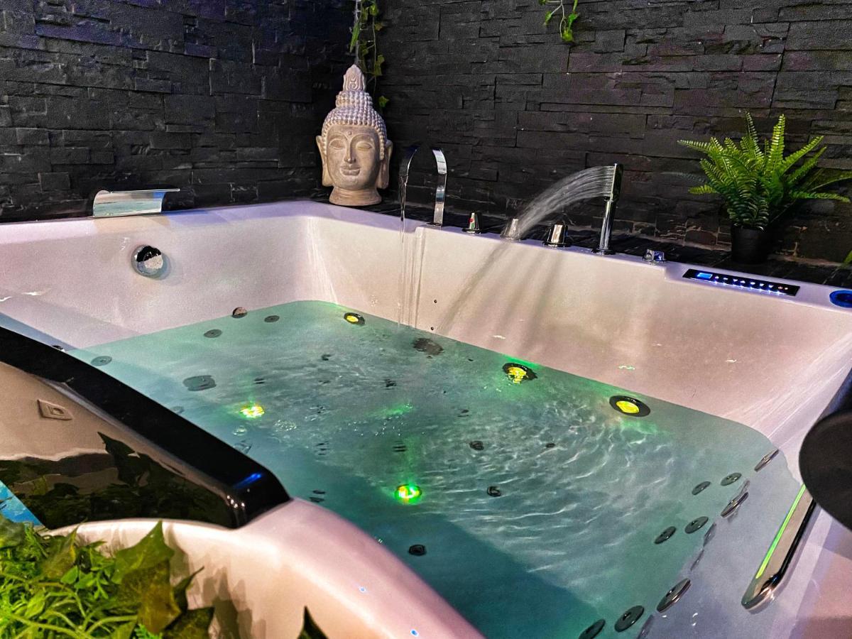 Suite Jacuzzi Privatif Plage Des Catalans Marseille Eksteriør bilde