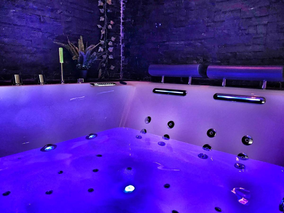 Suite Jacuzzi Privatif Plage Des Catalans Marseille Eksteriør bilde