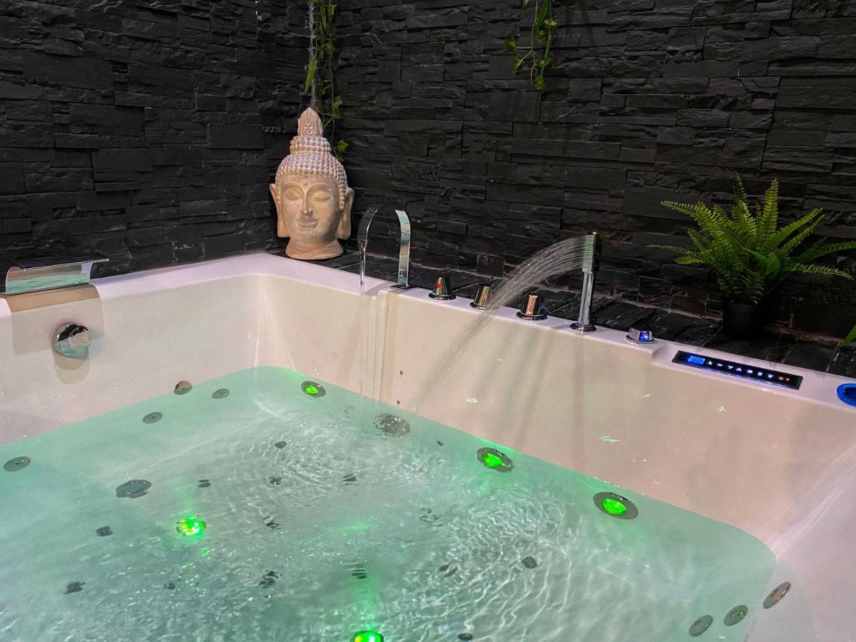 Suite Jacuzzi Privatif Plage Des Catalans Marseille Eksteriør bilde
