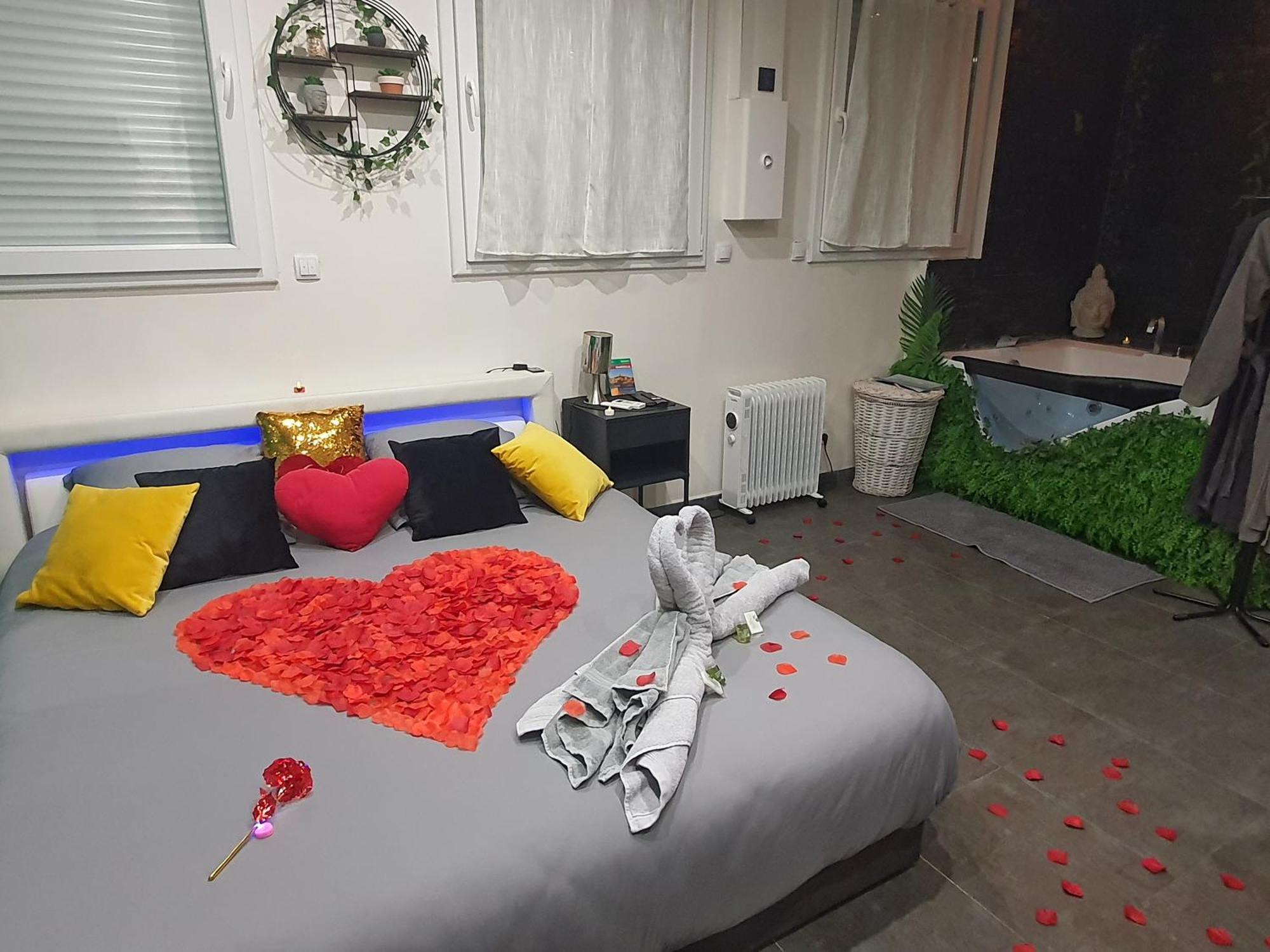 Suite Jacuzzi Privatif Plage Des Catalans Marseille Eksteriør bilde